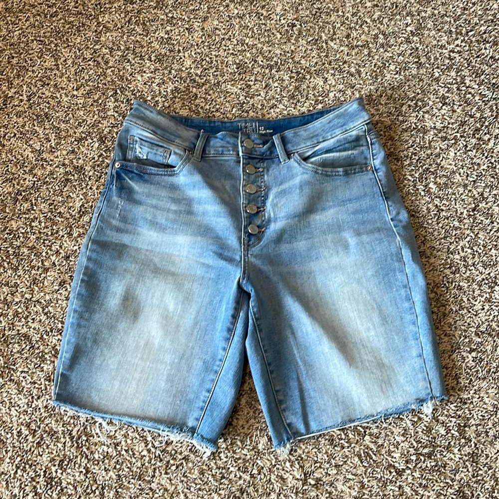 Time and Tru High Rise Frayed Jean short Size 12 EUC